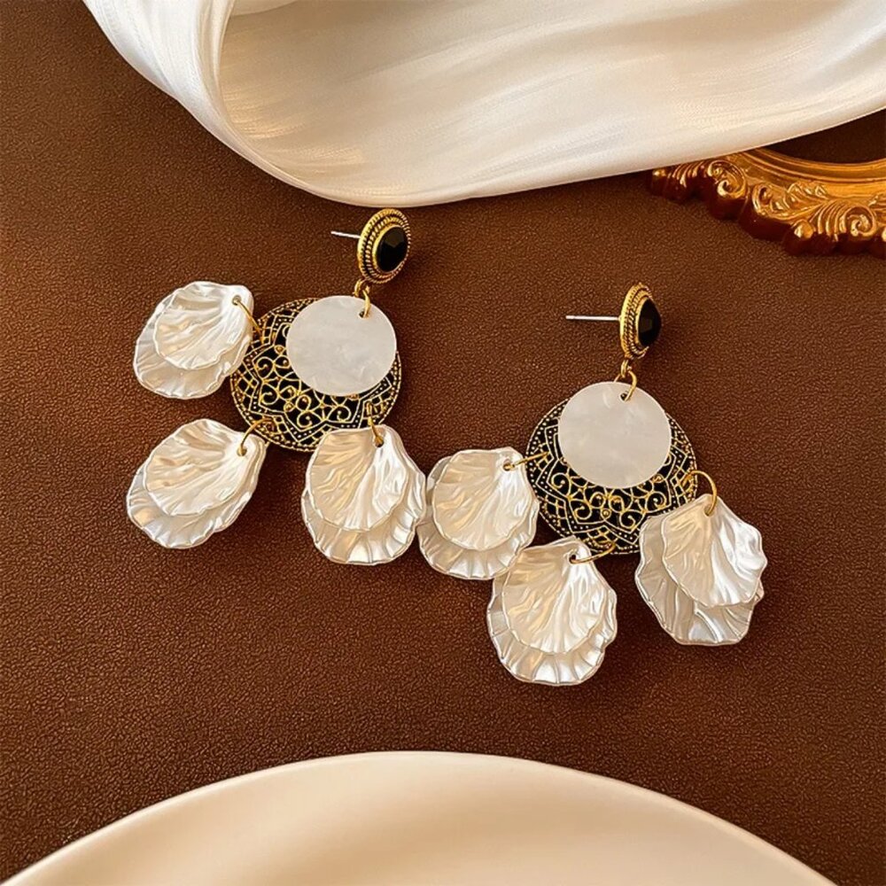 NEW Boho Bold Dramatic Antique Gold and Pearly White Shell Drop Earrings - Picture 3 of 5